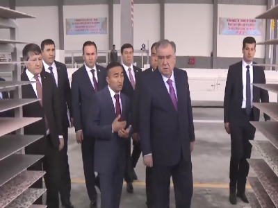 塔吉克斯坦總統(tǒng)拉赫蒙視察天意機(jī)械塔吉克客戶項(xiàng)目現(xiàn)場(chǎng)