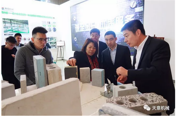 碧桂園集團副總裁兼采購中心總經理楊麗興一行蒞臨天意參觀考察 碧桂園集團副總裁兼采購中心總經理楊麗興一行蒞臨天意參觀考察